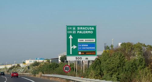 Incidente Scuolabus a Palermo: Otto Bambini Illesi, ma Spavento a Brancaccio